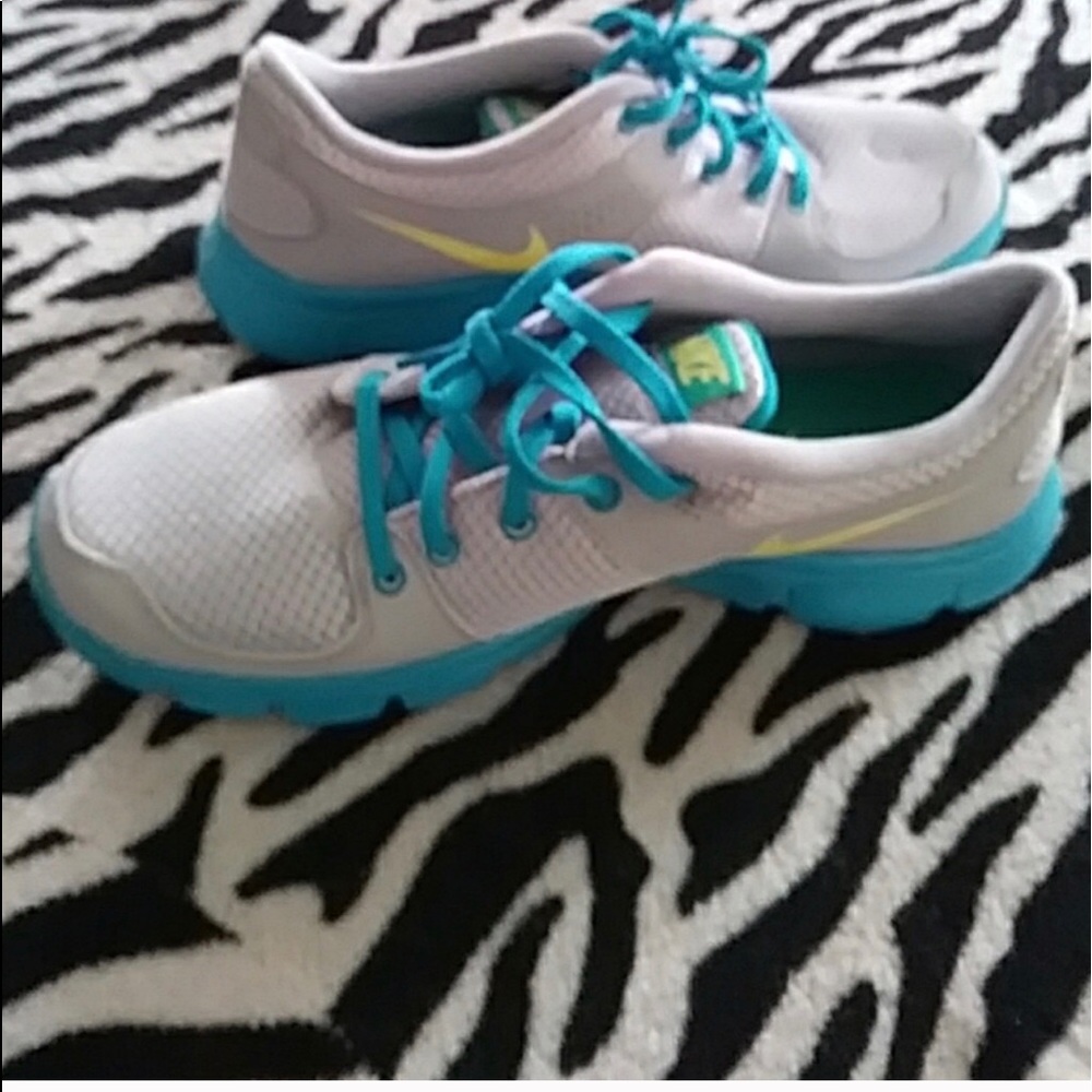 Nike brand new women’s shoes size 10.